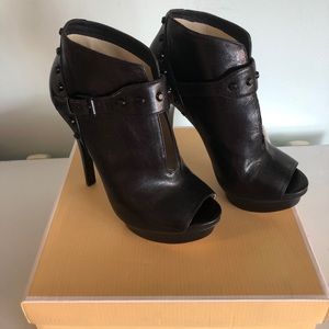 MICHAEL Michael Kors Ailee open toe booties size 8
